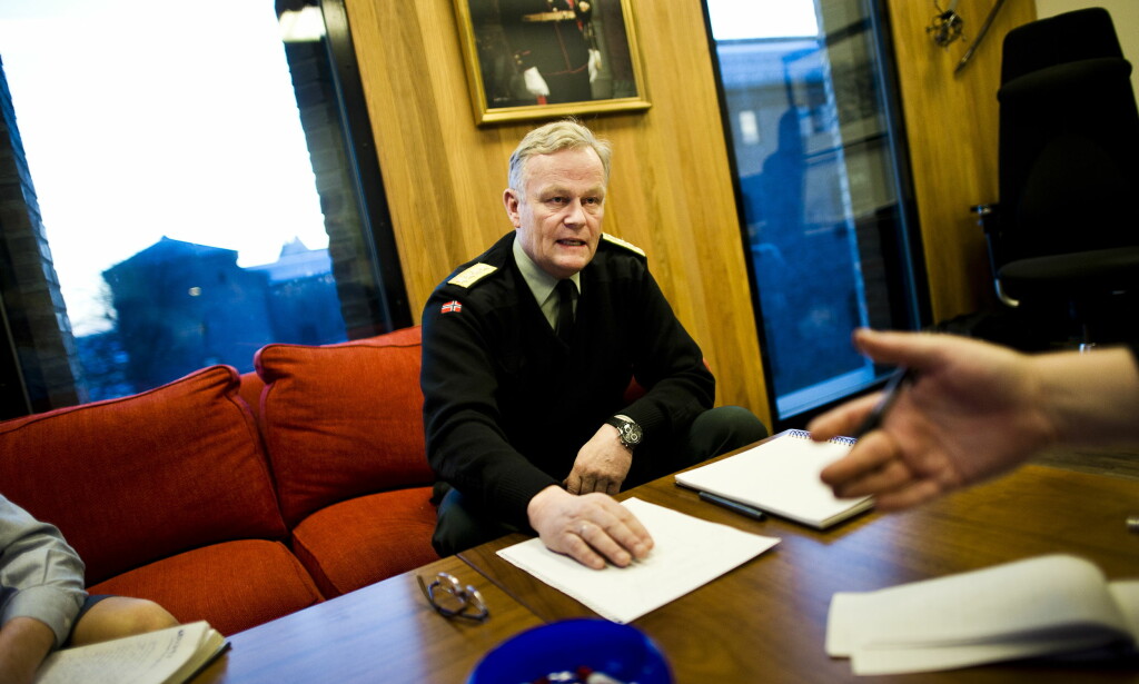 TIDLIGERE SJEF: Daværende forsvarssjef Harald Sunde avbildet på sitt kontor i Forsvarsdepartementet i 2010. Foto: Håkon Eikesdal / Dagbladet TIDLIGERE SJEF: Daværende forsvarssjef Harald Sunde avbildet på sitt kontor i Forsvarsdepartementet i 2010. Foto: Håkon Eikesdal / Dagbladet