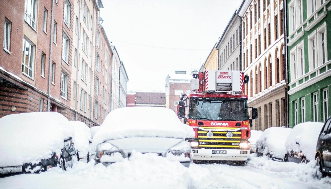 Brannvesenet sliter i snøkaoset: - Må kjøre omveier Brannvesenet sliter i snøkaoset: - Må kjøre omveier