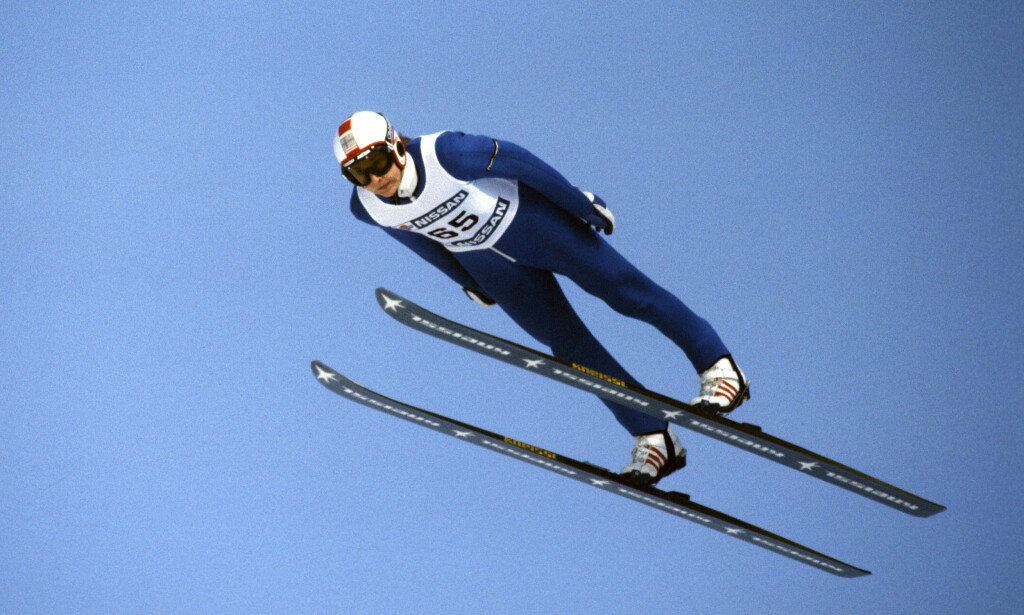 EN AV DE STØRSTE: I 1985 og 1988 ble Nykänen kåret til årets idrettsutøver i Finland. Med sin mange bragder blir han sett på som en av de aller største hopplegendene gjennom tidene. Her er han avbildet i lufta over Vikersund under et verdenscuprenn i skiflyging 19. februar 1983. Foto: Per Løchen / NTB Scanpix EN AV DE STØRSTE: I 1985 og 1988 ble Nykänen kåret til årets idrettsutøver i Finland. Med sin mange bragder blir han sett på som en av de aller største hopplegendene gjennom tidene. Her er han avbildet i lufta over Vikersund under et verdenscuprenn i skiflyging 19. februar 1983. Foto: Per Løchen / NTB Scanpix