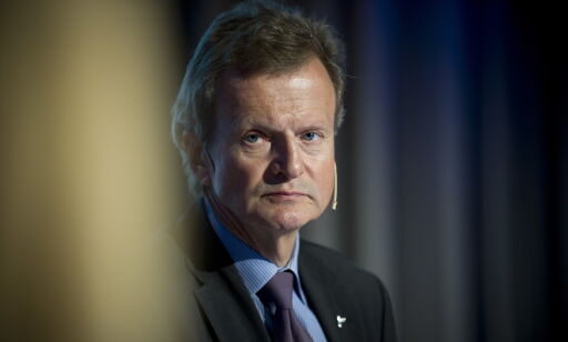 image: -Vet å sole seg i glansen av mektige menn