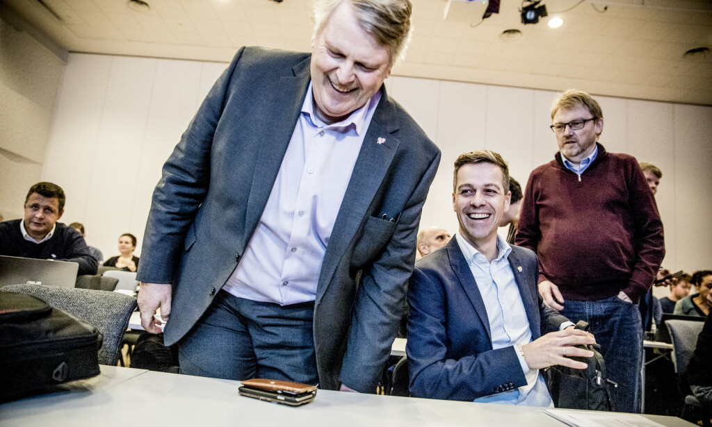 GNIST I PARTIET: KrFs nye parlamentariske leder Hans Fredrik Grøvan velger å se positivt på Drivkraft-konferansen, men ser gjerne at engasjementet blir tatt inn i partiorganisasjonen. Her fra fylkesårsmøtet i Østfold i fjor høst, som valgte "blått", mot Knut Arild Hareides råd. Til høyre leder i Østfold KrF, Brynjar Høidebraaten. Foto: Christian Roth Christiansen/Dagbladet GNIST I PARTIET: KrFs nye parlamentariske leder Hans Fredrik Grøvan velger å se positivt på Drivkraft-konferansen, men ser gjerne at engasjementet blir tatt inn i partiorganisasjonen. Her fra fylkesårsmøtet i Østfold i fjor høst, som valgte "blått", mot Knut Arild Hareides råd. Til høyre leder i Østfold KrF, Brynjar Høidebraaten. Foto: Christian Roth Christiansen/Dagbladet