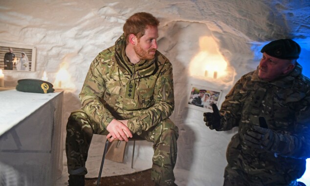 HEMMELIG GEST: De britiske soldatene i Nord-Norge hadde gjort det hjemmekoselig for prins Harry under iglo-besøket. Foto: NTB Scanpix HEMMELIG GEST: De britiske soldatene i Nord-Norge hadde gjort det hjemmekoselig for prins Harry under iglo-besøket. Foto: NTB Scanpix
