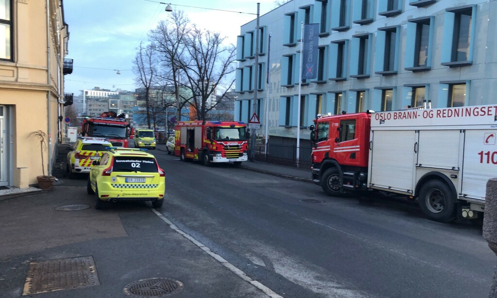 Kritisk: Tilstanden til en av de tre personene ble først beskrevet som kritisk. Like før klokka 18.30 bekrefter politiet at vedkommende mistet livet. Foto: Tipser Kritisk: Tilstanden til en av de tre personene ble først beskrevet som kritisk. Like før klokka 18.30 bekrefter politiet at vedkommende mistet livet. Foto: Tipser