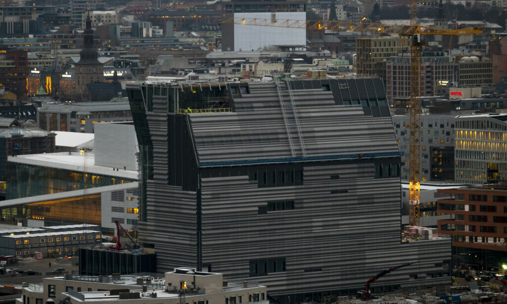 KOKSGRÅ KLOSS: Arkitekt Brochmann mener Lambda er en koksgrå kloss. Foto: NTB scanpix KOKSGRÅ KLOSS: Arkitekt Brochmann mener Lambda er en koksgrå kloss. Foto: NTB scanpix