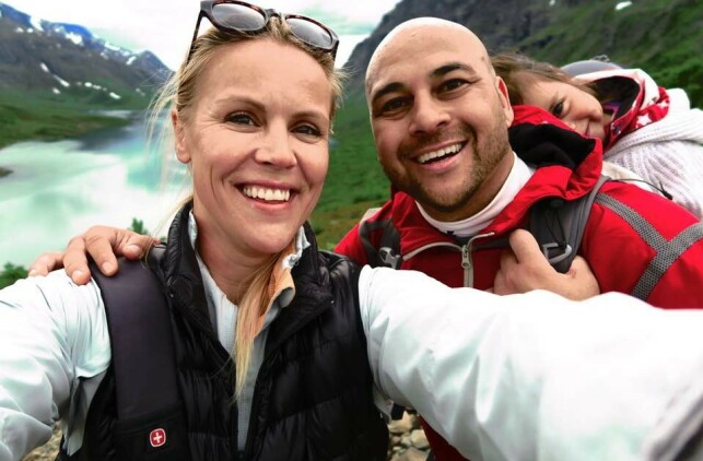 TO HJEM: Johanna og ektemannen Vincent bor både i Norge og USA. Her er den lille familien på tur. Foto: Privat TO HJEM: Johanna og ektemannen Vincent bor både i Norge og USA. Her er den lille familien på tur. Foto: Privat