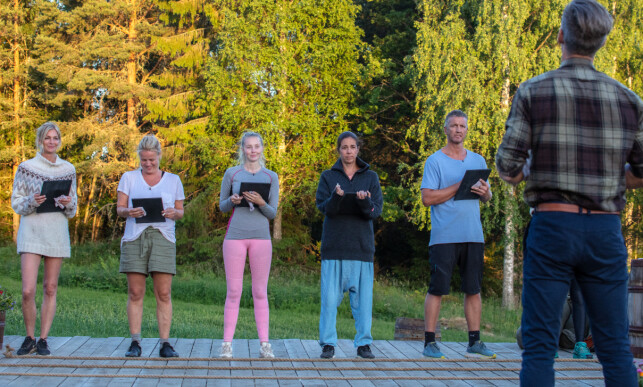 TRE MÅTTE UT: I kveldens «Farmen»-episode ble tre deltakere sendt hjem. Det nærmer seg finale, og spisser seg godt til. Foto: Alex Iversen / TV 2 TRE MÅTTE UT: I kveldens «Farmen»-episode ble tre deltakere sendt hjem. Det nærmer seg finale, og spisser seg godt til. Foto: Alex Iversen / TV 2