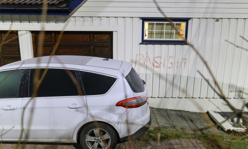 TAGGET NED: I desember opplevde justisministeren å få både bilen og huset sin tagget med ordet «rasisit». Foto: Cornelius Poppe / NTB scanpix TAGGET NED: I desember opplevde justisministeren å få både bilen og huset sin tagget med ordet «rasisit». Foto: Cornelius Poppe / NTB scanpix