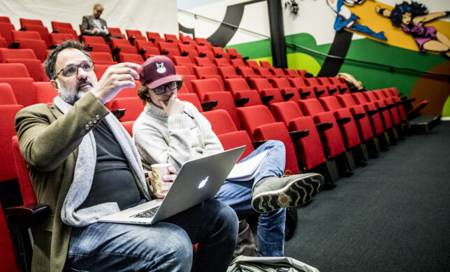SØKER FINANSIERING: Ulrik Imtiaz Rolfsen og Alexander Johansson presenterte serie og kanalidé for investorer. Foto: Christian Roth Christensen SØKER FINANSIERING: Ulrik Imtiaz Rolfsen og Alexander Johansson presenterte serie og kanalidé for investorer. Foto: Christian Roth Christensen