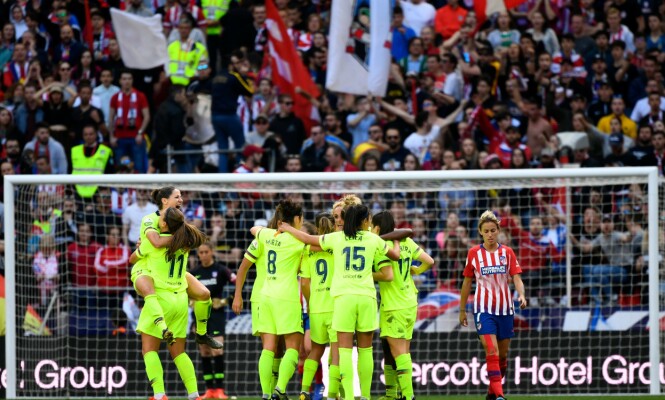 <strong>I FORM:</strong> Barcelona - med sine lett gjennkjennelige og refleksgule bortedrakter - slo Atlético 2-0 foran 60 739 tilskuere i helgen. Foto: NTB Scanpix <strong>I FORM:</strong> Barcelona - med sine lett gjennkjennelige og refleksgule bortedrakter - slo Atlético 2-0 foran 60 739 tilskuere i helgen. Foto: NTB Scanpix