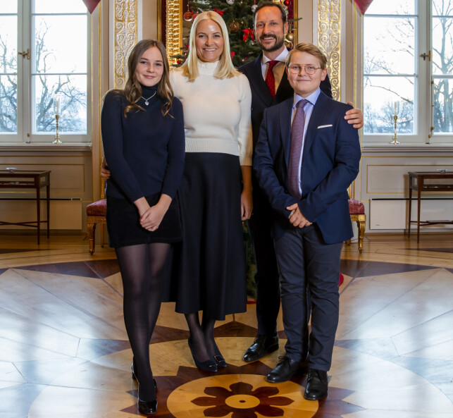 KRONPRINS-FAMILIEN: Kronprins Haakon og kronprinsesse Mette-Marit med sine to felles barn, Ingrid og Magnus (som foreldrene kaller dem). Foto: NTB Scanpix KRONPRINS-FAMILIEN: Kronprins Haakon og kronprinsesse Mette-Marit med sine to felles barn, Ingrid og Magnus (som foreldrene kaller dem). Foto: NTB Scanpix