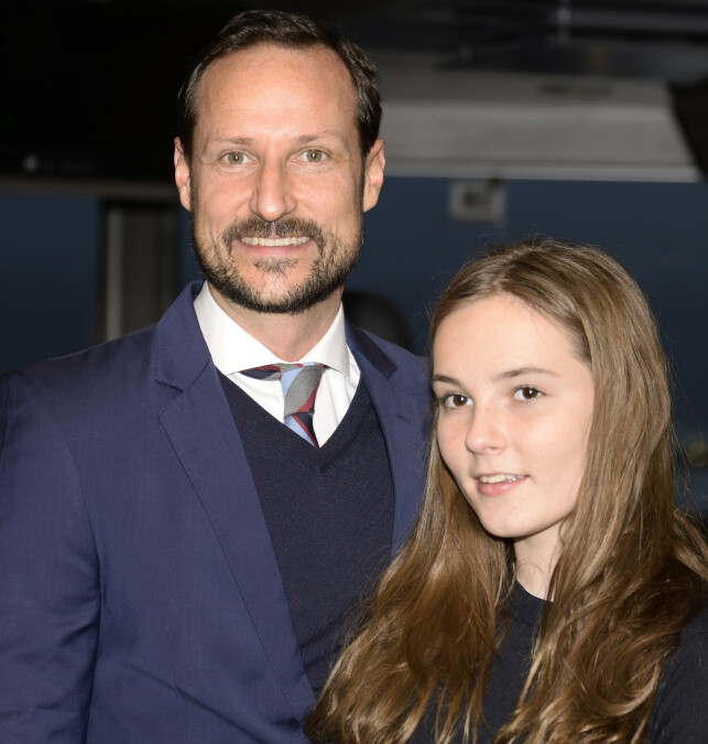 PÅ JOBB: I fjor representerte Ingrid Alexandra en rekke ganger, blant annet i Tromsø sammen med pappa Haakon. Foto: NTB Scanpix PÅ JOBB: I fjor representerte Ingrid Alexandra en rekke ganger, blant annet i Tromsø sammen med pappa Haakon. Foto: NTB Scanpix