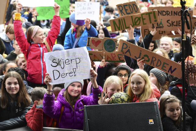 STREIK: Rundt 20 000 elever er ventet å streike for klimaet over hele landet fredag. Her fra en elevstreik i Bergen sist torsdag, der skoleelever og studenter demonstrerte på Torgallmenningen. Foto: Marit Hommedal / NTB scanpix STREIK: Rundt 20 000 elever er ventet å streike for klimaet over hele landet fredag. Her fra en elevstreik i Bergen sist torsdag, der skoleelever og studenter demonstrerte på Torgallmenningen. Foto: Marit Hommedal / NTB scanpix