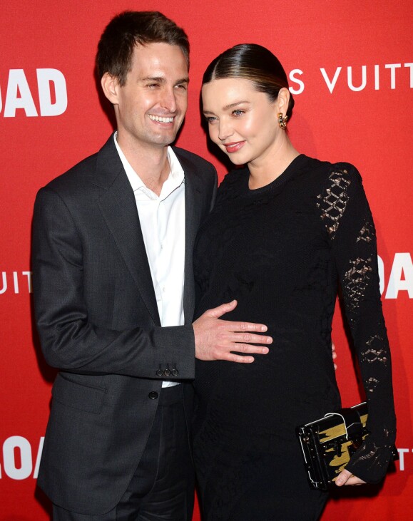 BARN NUMMER TO: Miranda Kerr og hennes nye ektemann, Evan Spiegel, ble foreldre sammen i mai i fjor. Foto: Broadimage/REX/ NTB scanpix BARN NUMMER TO: Miranda Kerr og hennes nye ektemann, Evan Spiegel, ble foreldre sammen i mai i fjor. Foto: Broadimage/REX/ NTB scanpix