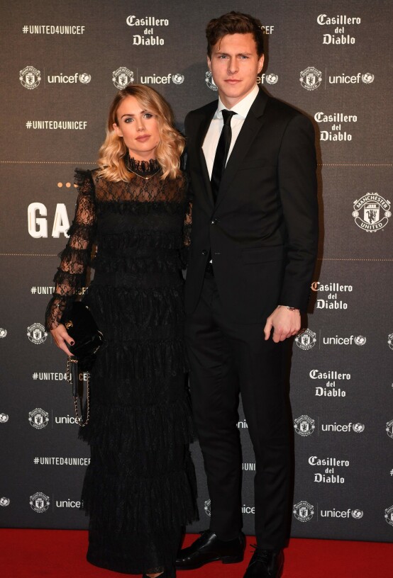 PROFILERT PAR: Manchester United-stjernen Victor sammen med Maja på toppklubbens UNICEF-galla på Old Trafford i Manchester i november 2017. Foto: AFP/ NTB scanpix PROFILERT PAR: Manchester United-stjernen Victor sammen med Maja på toppklubbens UNICEF-galla på Old Trafford i Manchester i november 2017. Foto: AFP/ NTB scanpix