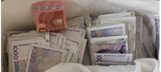 Fant 2,9 millioner kr i klesskapet til hjemmesykepleier som var siktet for å ha stjålet fra pasient Fant 2,9 millioner kr i klesskapet til hjemmesykepleier som var siktet for å ha stjålet fra pasient