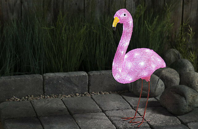 SMART OG MORSOM: En lysende flamingo kan virkelig pynte opp utearealet ditt. Når det blir mørkt, tennes lyset automatisk. SMART OG MORSOM: En lysende flamingo kan virkelig pynte opp utearealet ditt. Når det blir mørkt, tennes lyset automatisk.