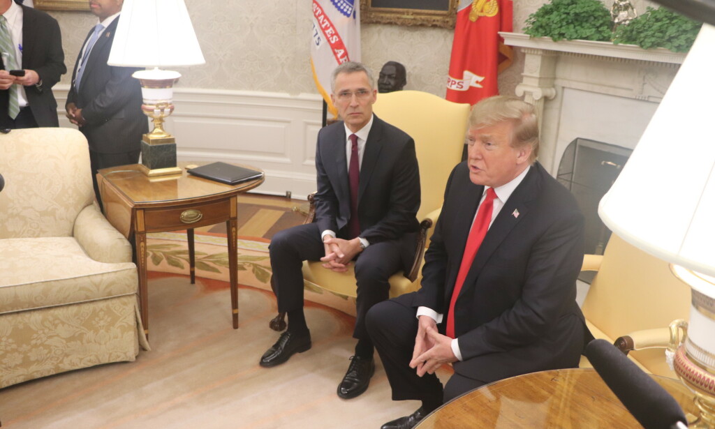 NÆRE: Generalsekretær i Nato, Jens Stoltenberg (t.v.), besøker USAs president, Donald Trump, i Det hvite hus tirsdag kveld. Foto: Vegard Kristiansen Kvaale / Dagbladet NÆRE: Generalsekretær i Nato, Jens Stoltenberg (t.v.), besøker USAs president, Donald Trump, i Det hvite hus tirsdag kveld. Foto: Vegard Kristiansen Kvaale / Dagbladet