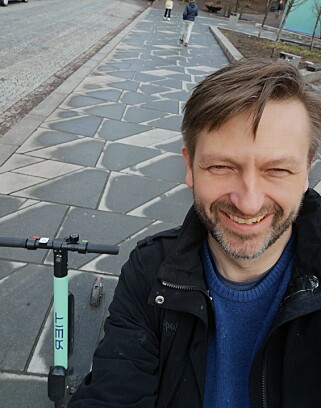 PÅ TUR: Høyres byrådslederkandidat Eirik Lae Solberg la i helga ut dette bildet av at han testet de nye sparkesyklene. Foto: Privat PÅ TUR: Høyres byrådslederkandidat Eirik Lae Solberg la i helga ut dette bildet av at han testet de nye sparkesyklene. Foto: Privat