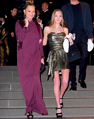 MOR OG DATTER: Supermodellen Kate Moss hadde med seg datteren Lila Grace. Foto: NTB Scanpix MOR OG DATTER: Supermodellen Kate Moss hadde med seg datteren Lila Grace. Foto: NTB Scanpix