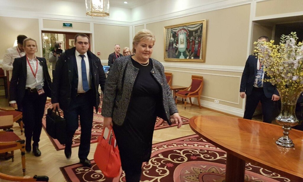 SKAL MØTE PUTIN: Erna Solberg møter Putin i St. Petersburg tirsdag. Foto: Jesper Nordahl Finsveen / Dagbladet SKAL MØTE PUTIN: Erna Solberg møter Putin i St. Petersburg tirsdag. Foto: Jesper Nordahl Finsveen / Dagbladet