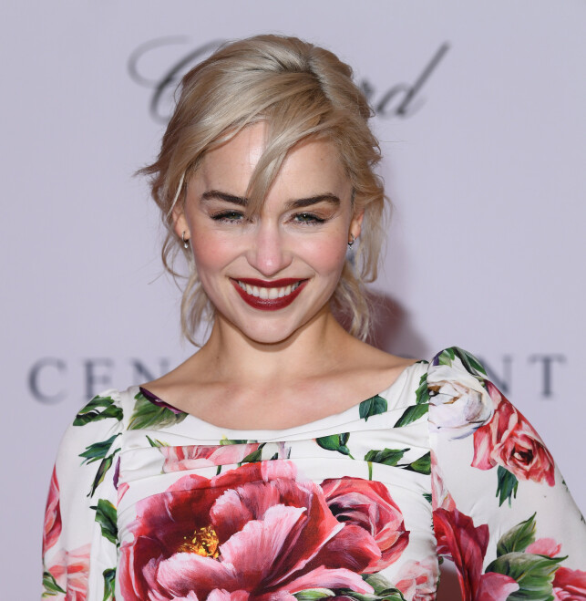 BLOND: Før innspillingene av den kommende sesongen, farget Clarke håret platinablondt som karakteren Daenarys. Her er hun på rød løper i februar 2018. Foto: Shutterstock/NTB Scanpix BLOND: Før innspillingene av den kommende sesongen, farget Clarke håret platinablondt som karakteren Daenarys. Her er hun på rød løper i februar 2018. Foto: Shutterstock/NTB Scanpix