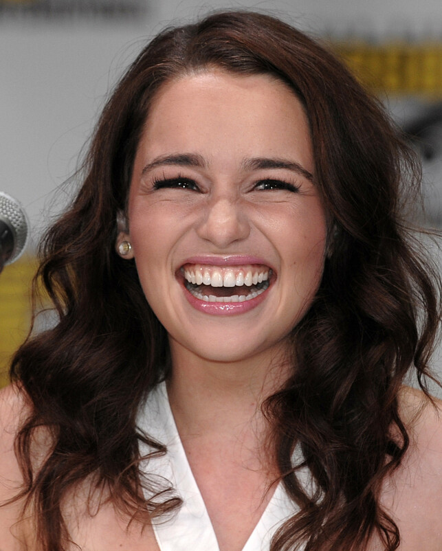 GODT HUMØR: Skuespiller Emilia Clarke er kjent for sitt blide vesen og sprudlende humør. Her er hun i 2011. Foto: AP/ NTB Scanpix GODT HUMØR: Skuespiller Emilia Clarke er kjent for sitt blide vesen og sprudlende humør. Her er hun i 2011. Foto: AP/ NTB Scanpix