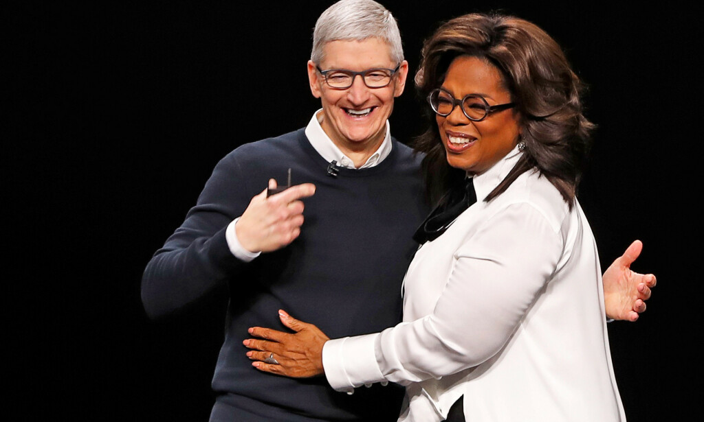 SAMARBEID: Apple-sjef Tim Cook og Oprah Winfrey under Apples pressekonferanse i slutten av mars. Foto: Stephen Lam/ REUTERS SAMARBEID: Apple-sjef Tim Cook og Oprah Winfrey under Apples pressekonferanse i slutten av mars. Foto: Stephen Lam/ REUTERS