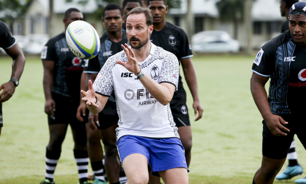 RUGBY: Under oppholdet spilte kronprins Haakon rugby med U20-laget til Fiji. Foto: Karen Setten / NTB Scanpix RUGBY: Under oppholdet spilte kronprins Haakon rugby med U20-laget til Fiji. Foto: Karen Setten / NTB Scanpix