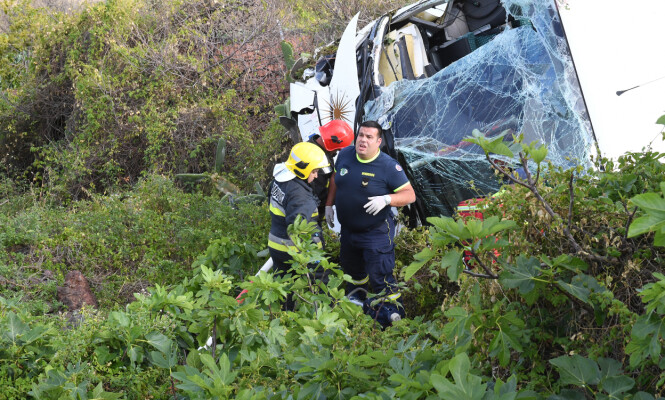 REDNINGSARBEID: Redningsarbeidet på åstedet er omfattende. foto: Rui Silva / Aspres / Global Images / Sipa USA / NTB Scanpix REDNINGSARBEID: Redningsarbeidet på åstedet er omfattende. foto: Rui Silva / Aspres / Global Images / Sipa USA / NTB Scanpix