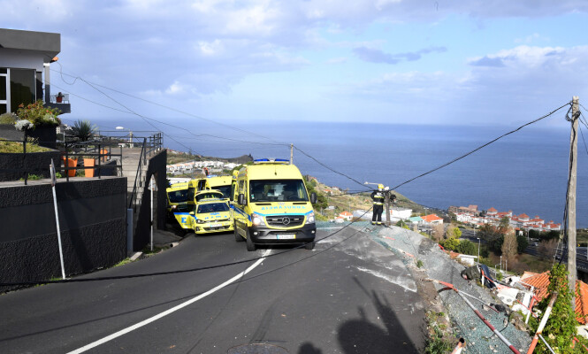 KRAPP SVING: Ulykken skjedde i en krapp sving, hvor bussen kom ut av kontroll. Foto: Rui Silva / Aspres / Global Images / Sipra USA / NTB Scanpix KRAPP SVING: Ulykken skjedde i en krapp sving, hvor bussen kom ut av kontroll. Foto: Rui Silva / Aspres / Global Images / Sipra USA / NTB Scanpix
