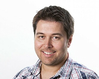 SIKKERHETSRISIKO: Bjørn Eirik Loftås forteller at man risikerer dataangrep om man ikke oppdaterer nettleseren ofte nok. Foto: Per Ervland. SIKKERHETSRISIKO: Bjørn Eirik Loftås forteller at man risikerer dataangrep om man ikke oppdaterer nettleseren ofte nok. Foto: Per Ervland.