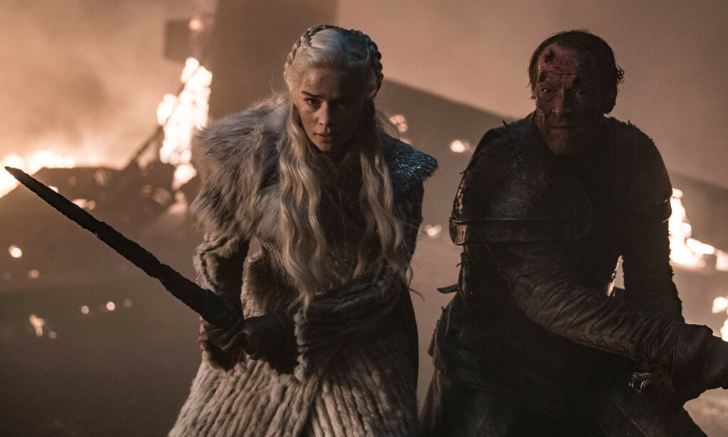 LITT MER DØDELIG: Daenerys måtte til pers på bakken denne uka. Hadde det ikke vært for at Jorah dukket opp fra intet, kunne det gått ille. Med henne, altså. Han gikk det uansett ille med, men det hadde vi vel regnet med. Foto: HBO NORDIC LITT MER DØDELIG: Daenerys måtte til pers på bakken denne uka. Hadde det ikke vært for at Jorah dukket opp fra intet, kunne det gått ille. Med henne, altså. Han gikk det uansett ille med, men det hadde vi vel regnet med. Foto: HBO NORDIC
