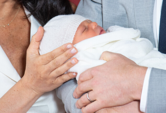 FØRSTE GLIMT: Meghan og Harry viste onsdag frem den lille gutten. Foto: Pa Photos / NTB Scanpix FØRSTE GLIMT: Meghan og Harry viste onsdag frem den lille gutten. Foto: Pa Photos / NTB Scanpix