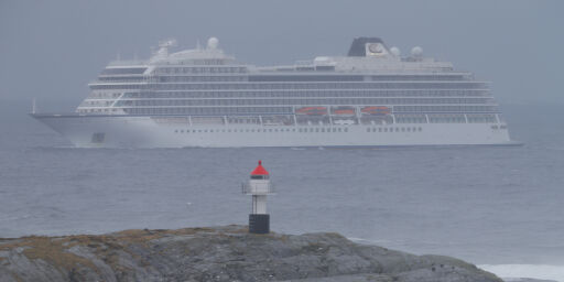image: Krever 100 000 kroner til hver passasjer etter cruisehavari