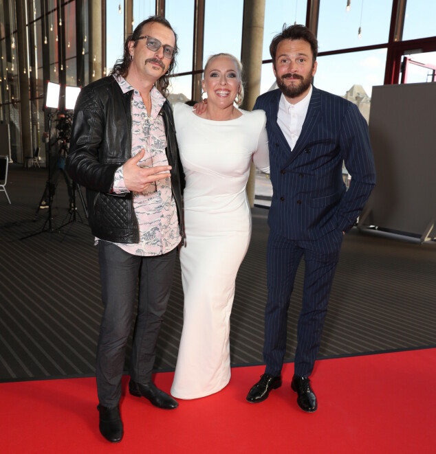 <strong>KUL TRIO:</strong> Mona B. Riise flankert av Thomas Felberg og Kåre Magnus Bergh. Foto: Andreas Fadum <strong>KUL TRIO:</strong> Mona B. Riise flankert av Thomas Felberg og Kåre Magnus Bergh. Foto: Andreas Fadum