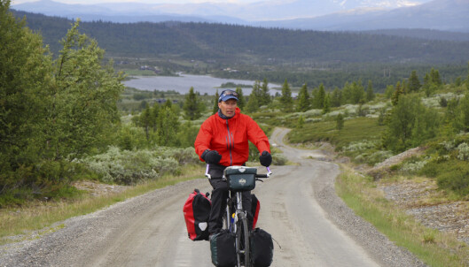 MILSLUKERE: Forfatter Øyvind Wold - sammen med tursyklist og blogger Lars Erik Sira - har nylig skrevet bok om langtursykling i Norge. FOTO: Øyvind Wold. MILSLUKERE: Forfatter Øyvind Wold - sammen med tursyklist og blogger Lars Erik Sira - har nylig skrevet bok om langtursykling i Norge. FOTO: Øyvind Wold.