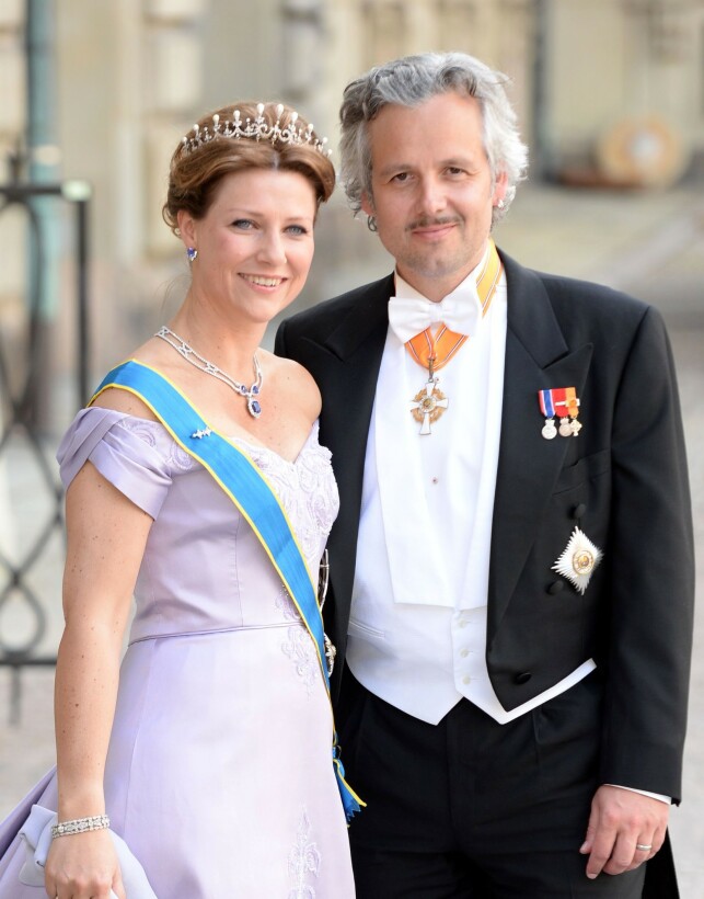 EKSMANNEN: Prinsesse Märtha Louise giftet seg med forfatter Ari Behn i 2002. Paret fikk tre døtre sammen. I 2016 tok paret ut skilsmisse. Foto: NTB scanpix EKSMANNEN: Prinsesse Märtha Louise giftet seg med forfatter Ari Behn i 2002. Paret fikk tre døtre sammen. I 2016 tok paret ut skilsmisse. Foto: NTB scanpix