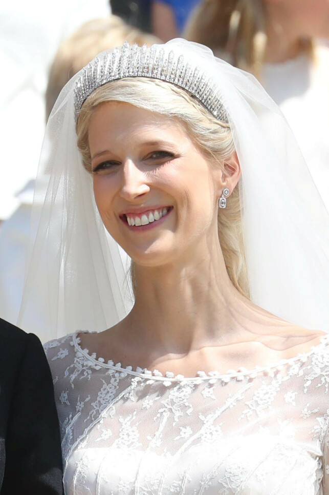 SKINNER: Lady Gabriella Windsor hadde på seg en stor og glitrende tiara i bryllupet. Den er tidligere blitt brukt av hennes mor og mormor. Foto: NTB scanpix SKINNER: Lady Gabriella Windsor hadde på seg en stor og glitrende tiara i bryllupet. Den er tidligere blitt brukt av hennes mor og mormor. Foto: NTB scanpix
