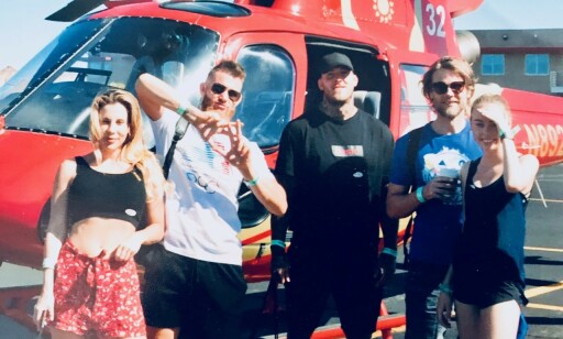 TEAM PÅ TUR: Andriana Lafayette (samboer), Emil Meek, Kenneth Bergh, Per Meland (manager) og Anna Brekke Meland i Las Vegas. Snart er de der igjen. Til oppkjøringen foran Berghs debut i UFC. Foto: privat. TEAM PÅ TUR: Andriana Lafayette (samboer), Emil Meek, Kenneth Bergh, Per Meland (manager) og Anna Brekke Meland i Las Vegas. Snart er de der igjen. Til oppkjøringen foran Berghs debut i UFC. Foto: privat.