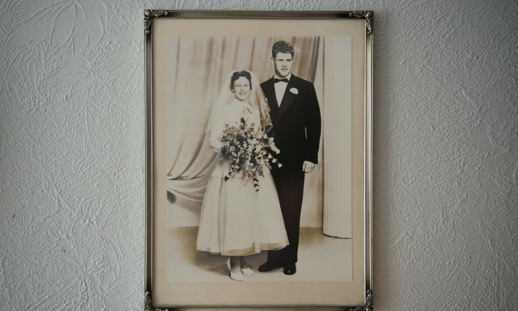 20 år gamle: Ekteparet Reidun og Julian Naustvik (81) feiret sin 60. bryllupsdag i fjor. Nå skilles de for første gang. 20 år gamle: Ekteparet Reidun og Julian Naustvik (81) feiret sin 60. bryllupsdag i fjor. Nå skilles de for første gang.