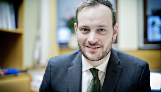 TA FRA ELBILISTENE: Frps finanspolitiske talsmann Sivert Bjørnstad mener det er på tide at elbilistene betaler mer til fellesskapet, og vil innføre moms på elbil i budsjettet for 2020. Det betyr at Frp må få med de andre tre regjeringspartiene på å endre Granavolden-plattformen. TA FRA ELBILISTENE: Frps finanspolitiske talsmann Sivert Bjørnstad mener det er på tide at elbilistene betaler mer til fellesskapet, og vil innføre moms på elbil i budsjettet for 2020. Det betyr at Frp må få med de andre tre regjeringspartiene på å endre Granavolden-plattformen.