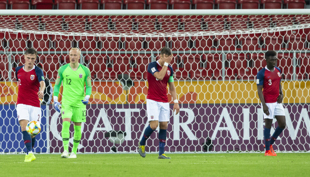 NESTEN UTE AV VM:
Christian Borchgrevink,
Julian Faye Lund, Leo Skiri Østigård og John Kitolano var ikke høye i hatten etter at tapet var et faktum. Foto: Svein Ove Ekornesvåg / NTB scanpix NESTEN UTE AV VM:
Christian Borchgrevink,
Julian Faye Lund, Leo Skiri Østigård og John Kitolano var ikke høye i hatten etter at tapet var et faktum. Foto: Svein Ove Ekornesvåg / NTB scanpix