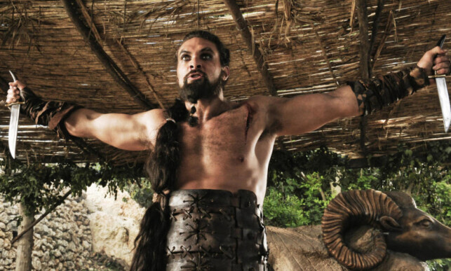 KHAL DROGO: Jason Momoa var å se i den første sesongen av suksesserien «Game of Thrones», i rollen som lederen av Dothraki-folket. Foto: AP / HBO / NTB Scanpix KHAL DROGO: Jason Momoa var å se i den første sesongen av suksesserien «Game of Thrones», i rollen som lederen av Dothraki-folket. Foto: AP / HBO / NTB Scanpix