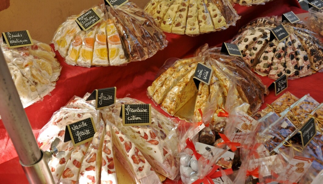 SYNDIG SØTT:
Kunstferdig
fransk nougat. SYNDIG SØTT:
Kunstferdig
fransk nougat.