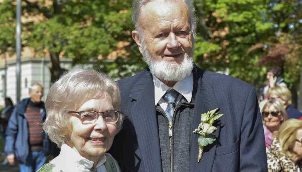 FORELDRE: Trond Giskes foreldre, Norunn og Bjørn, er ankommet kirka. Foto: NTB Scanpix FORELDRE: Trond Giskes foreldre, Norunn og Bjørn, er ankommet kirka. Foto: NTB Scanpix