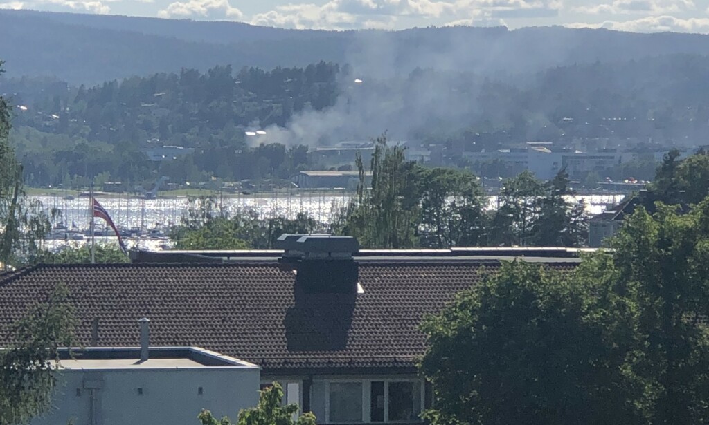 EKSPLOSJON: En tank ved hydrogenstasjonen til Uno X i Sandvika har eksplodert. Foto: Trine Høklie Jonassen EKSPLOSJON: En tank ved hydrogenstasjonen til Uno X i Sandvika har eksplodert. Foto: Trine Høklie Jonassen