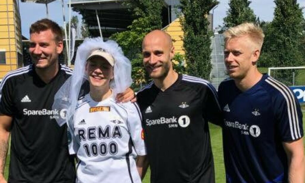 image: Overrasket bruden med RBK-trening