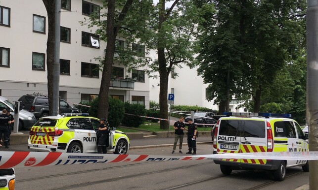 SPERRET AV: Politiet har sperret av området hvor mannen ble skutt og pågrepet. Foto: Mariann Habbestad SPERRET AV: Politiet har sperret av området hvor mannen ble skutt og pågrepet. Foto: Mariann Habbestad