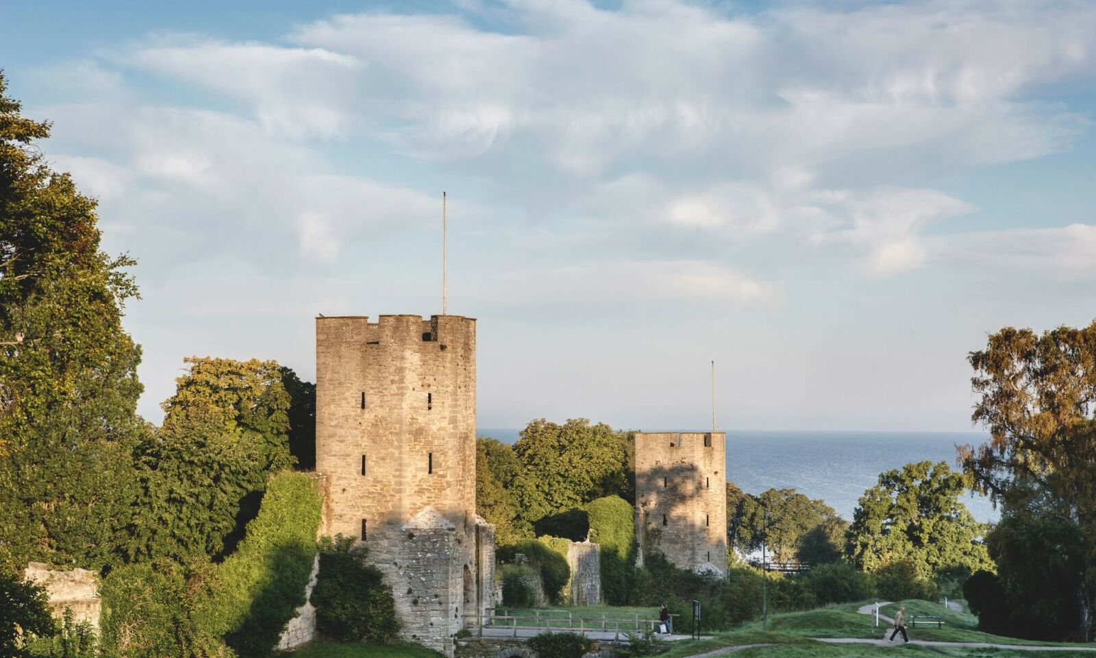 VAKKERT: Visby, den eneste byen på øya Gotland, er omkranset av en ringmur fra 1288. VAKKERT: Visby, den eneste byen på øya Gotland, er omkranset av en ringmur fra 1288.