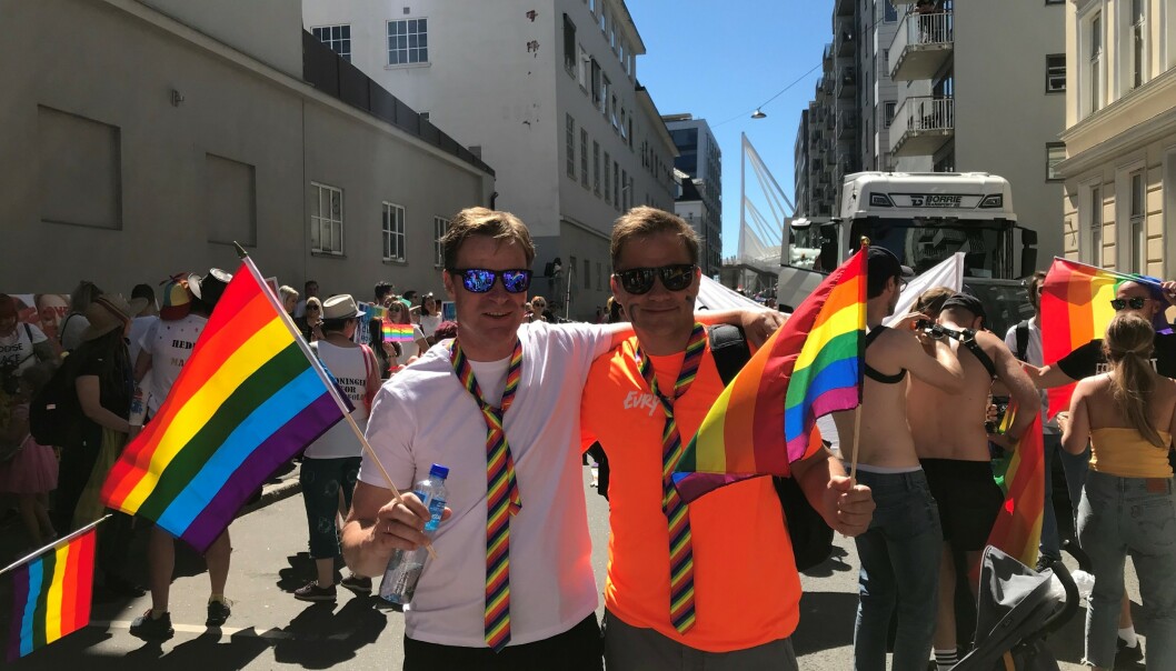 <strong>EN SELVFØLGE:</strong> Konsernsjef Per Hove sammen med HR-direktør Trond Vinje under fjorårets Pride. Foto: Evry <strong>EN SELVFØLGE:</strong> Konsernsjef Per Hove sammen med HR-direktør Trond Vinje under fjorårets Pride. Foto: Evry